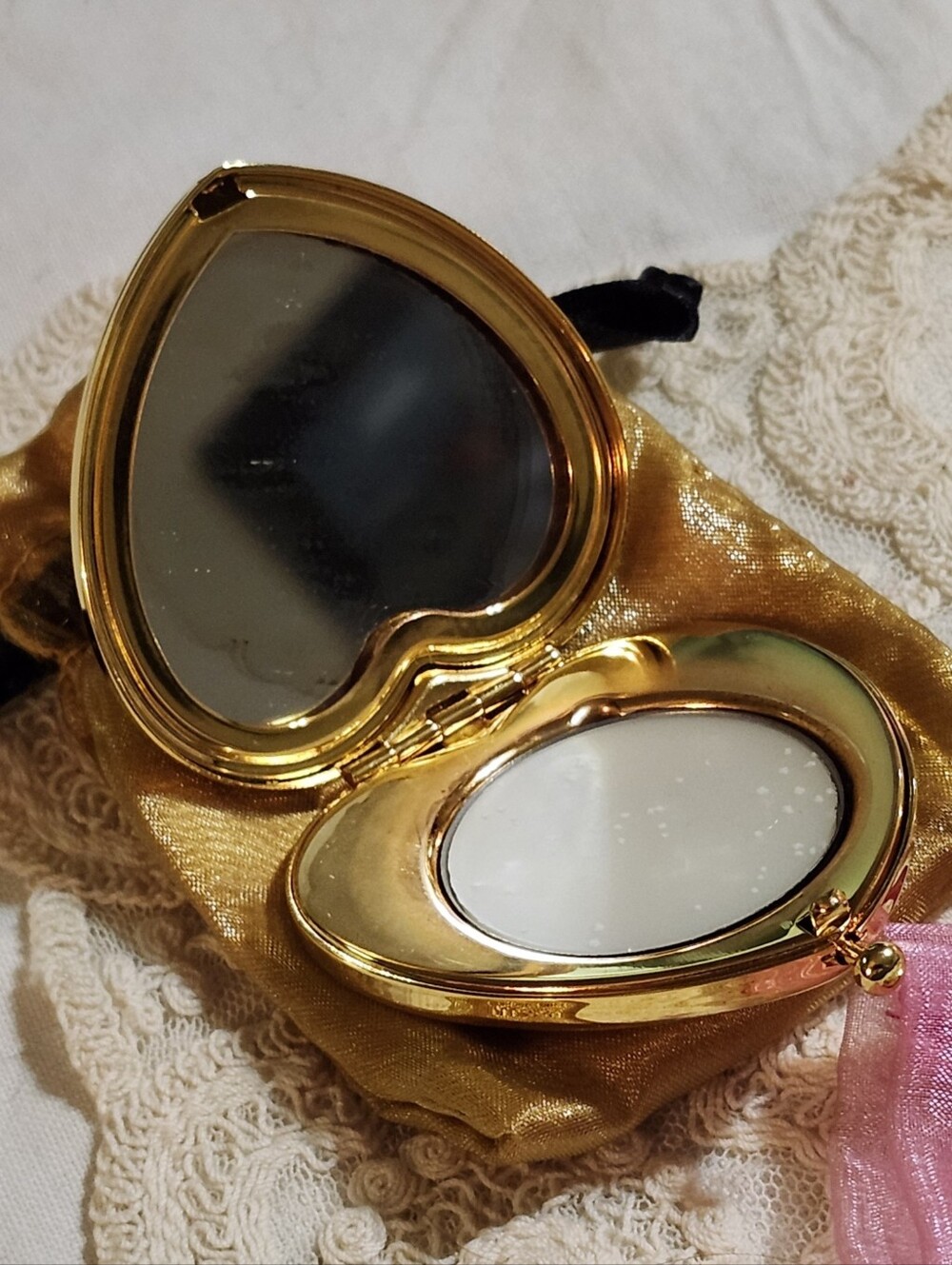 Vintage Tova Beverly Hills Heart Compact – Gold Tone Pavé / “Love” Design – Like